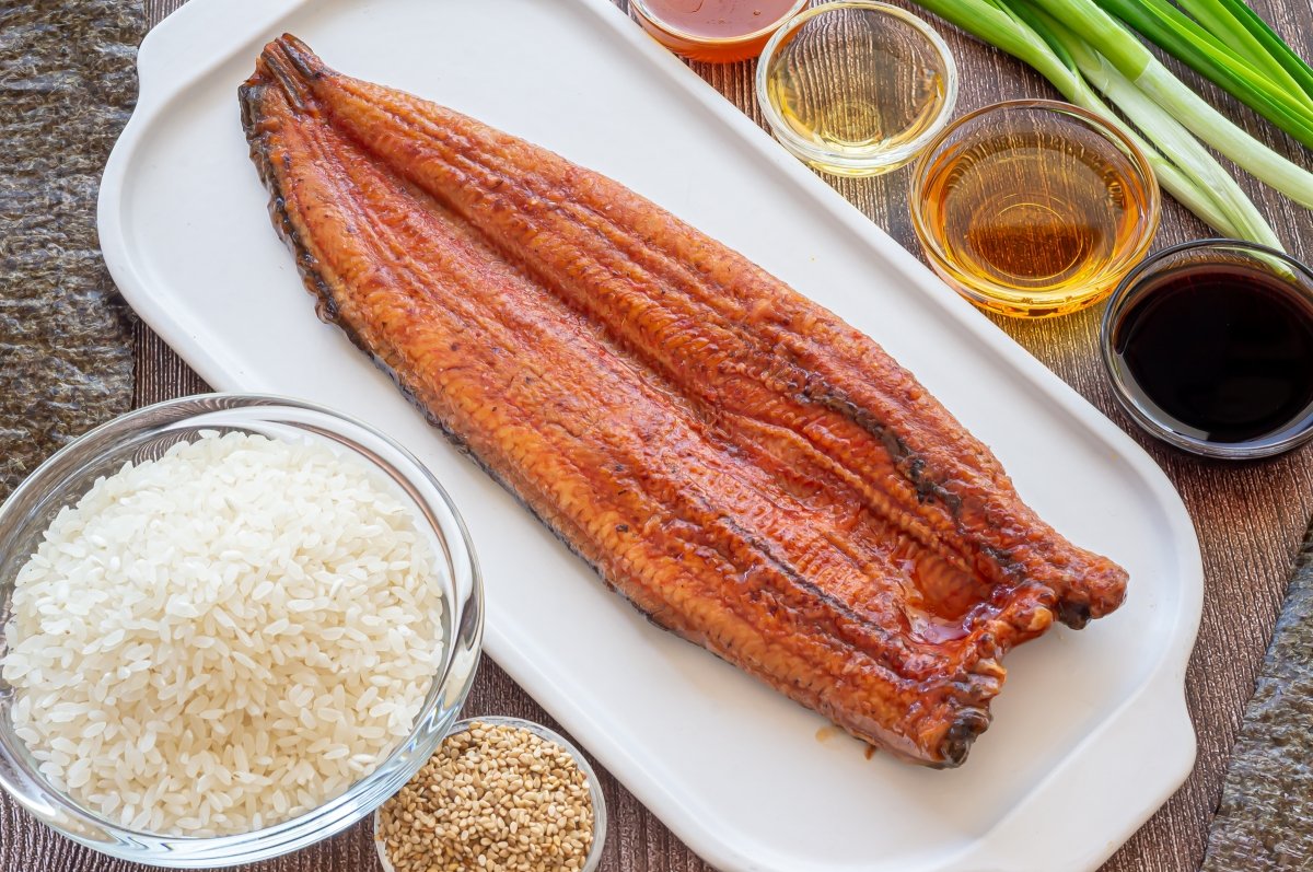 Ingredientes del unadon (anguila a la parrilla con arroz)