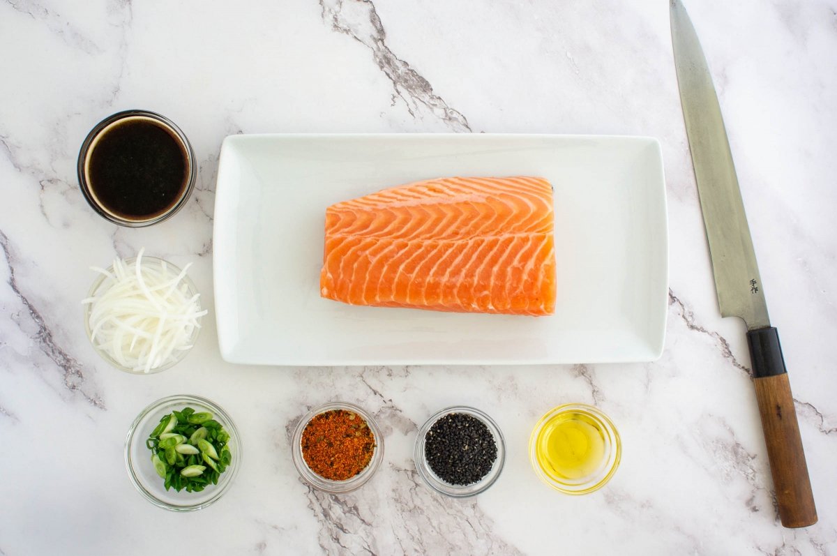 Ingredientes del usuzukuri de salmón