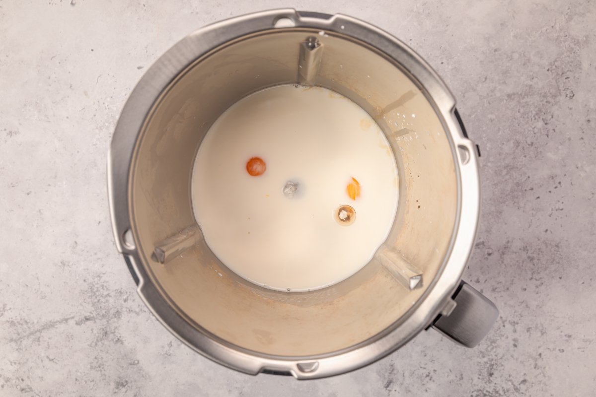 Ingredientes en el vaso para las natillas en Thermomix