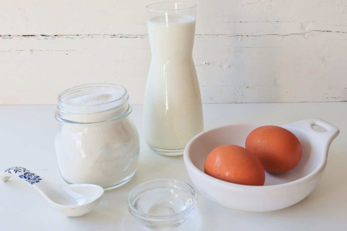 Ingredientes flan de huevo en microondas