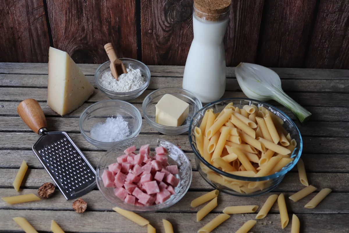 Macarrones con bechamel y jamón cocido 1 ingredientes macarrones con bechamel y jamón cocido *