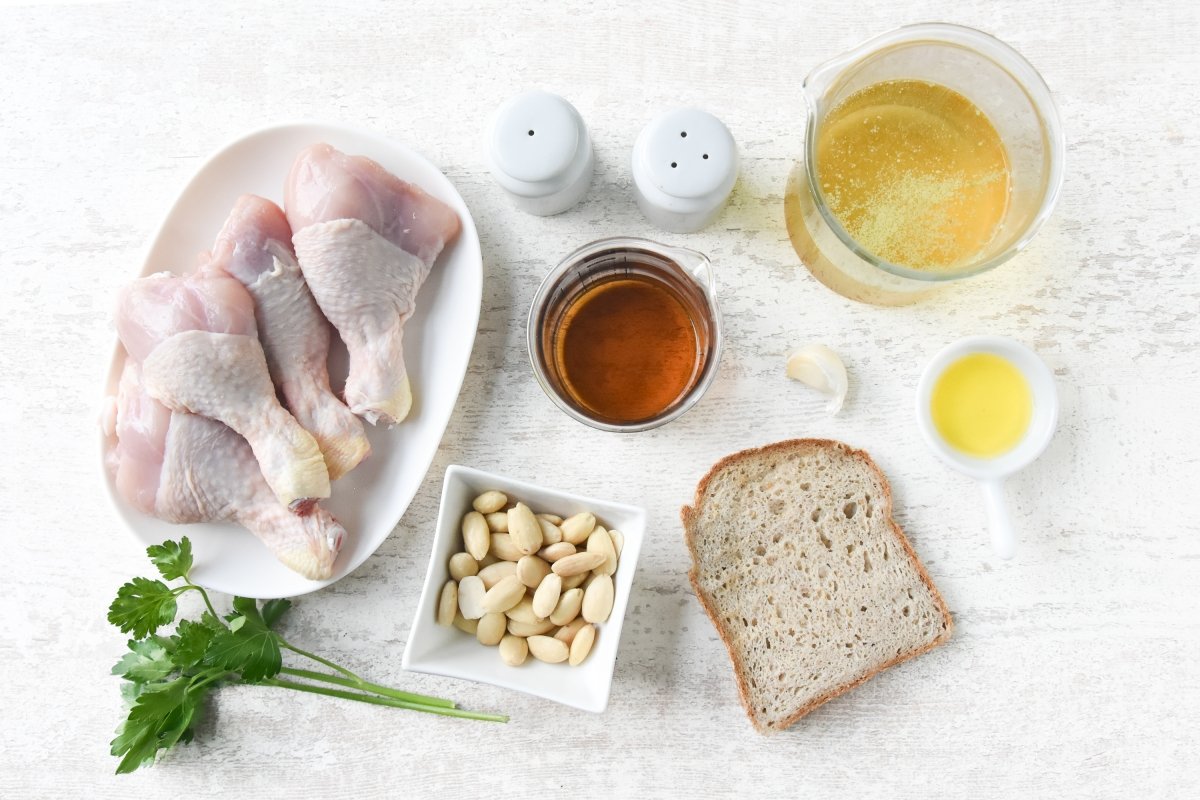 Ingredientes necesarios para el pollo con salsa de almendras de la abuela