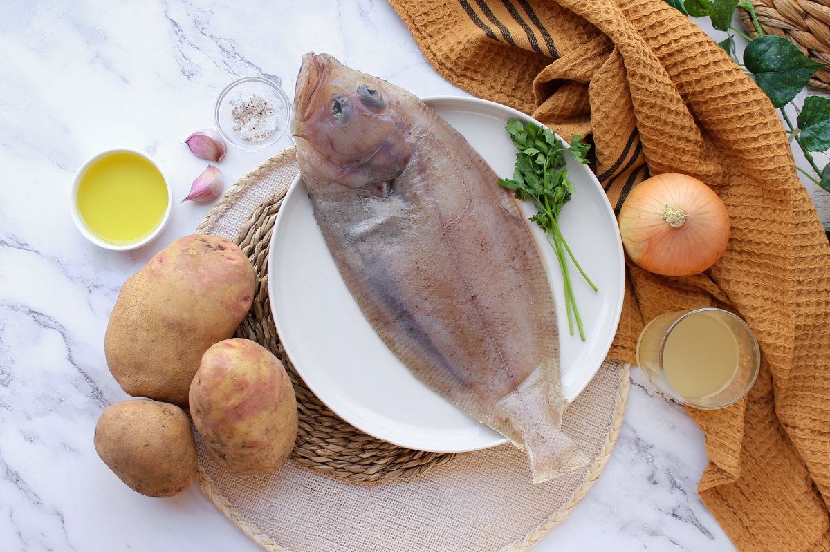 Ingredientes necesarios para hacer el gallo al horno con patatas