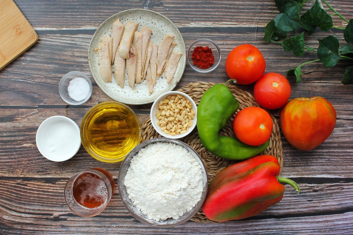 Ingredientes necesarios para hacer la coca de tomate