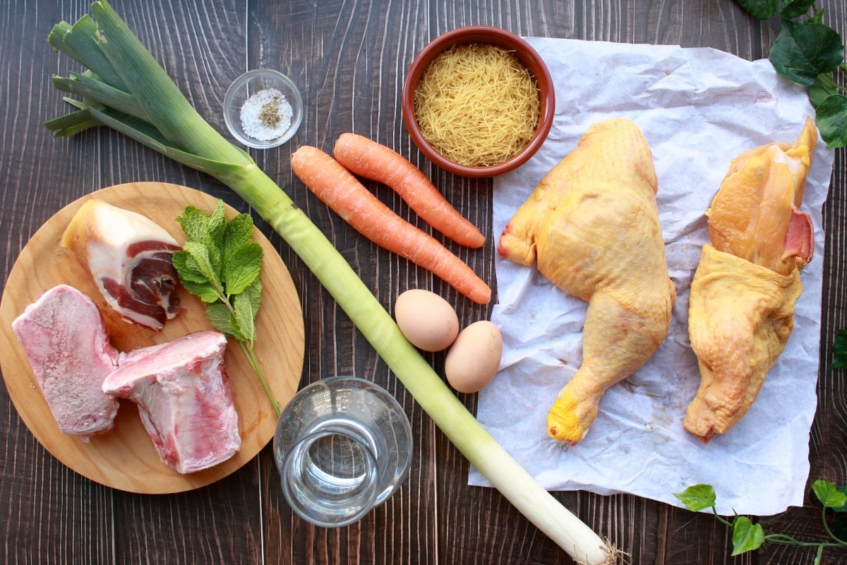 Ingredientes necesarios para hacer la sopa de picadillo de pollo