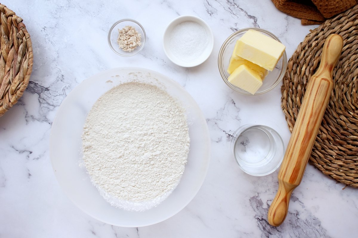 Ingredients needed to make the fat biscuits