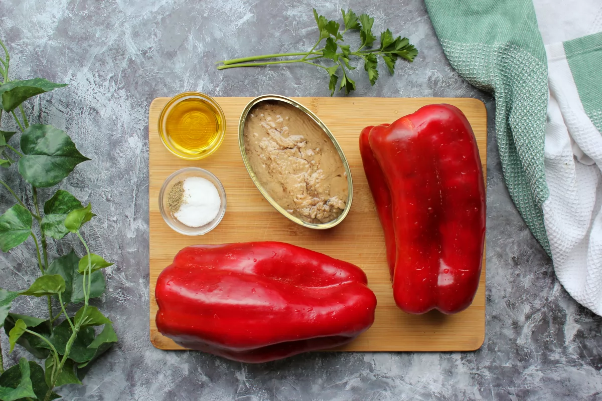 Ensalada de pimientos asados y atún 1 Ingredientes necesarios para hacer una ensalada de pimientos asados con atún *