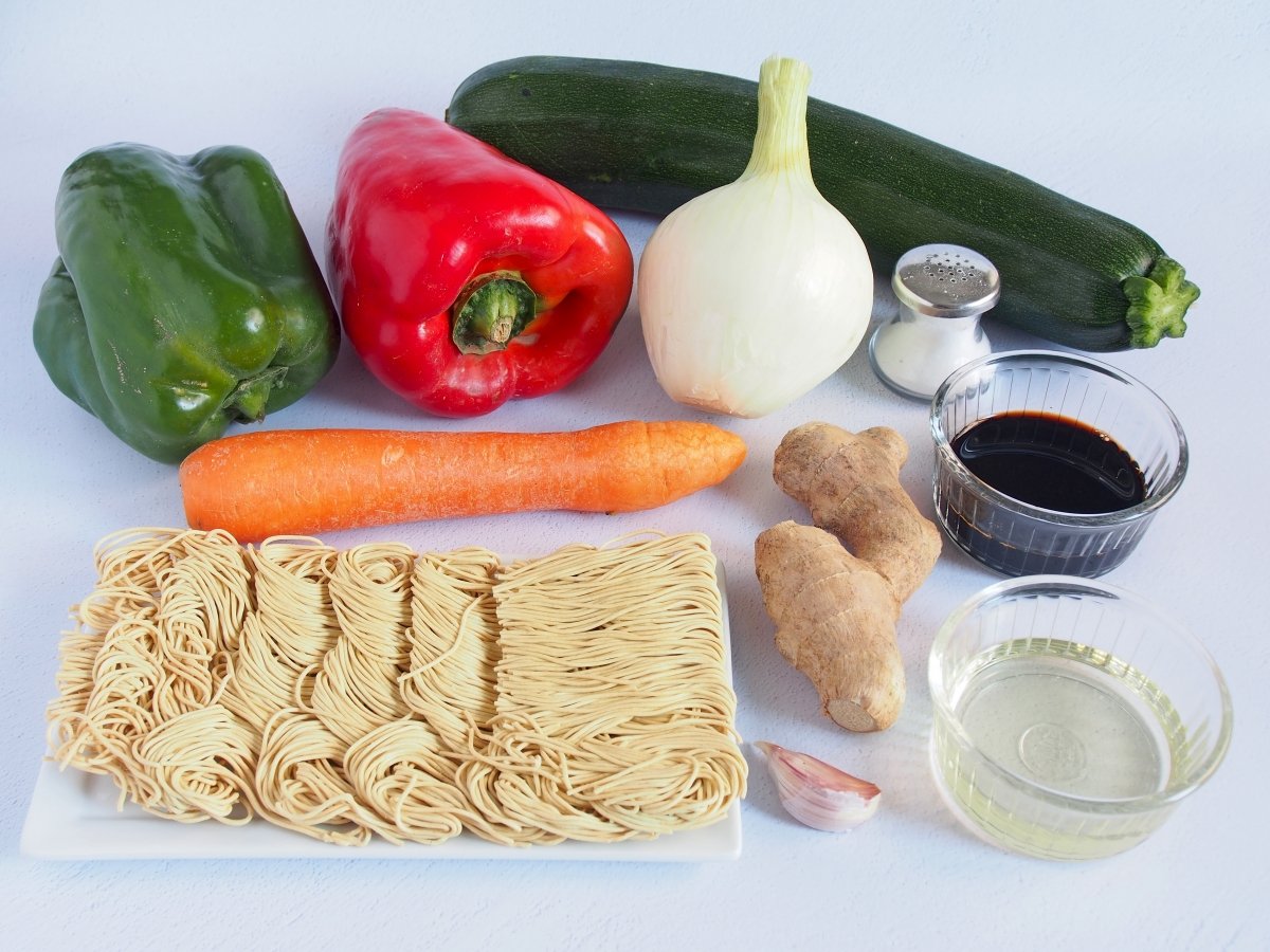 Ingredientes noodles con verduras