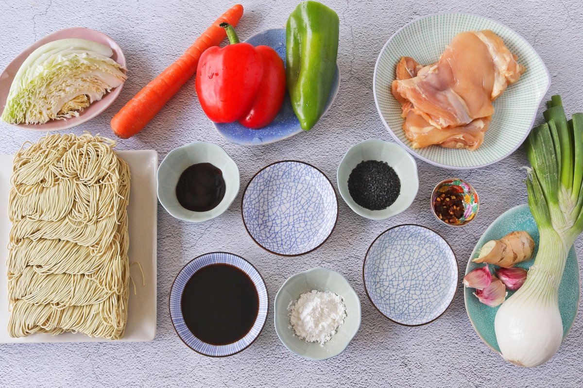 Ingredientes para el chow mein