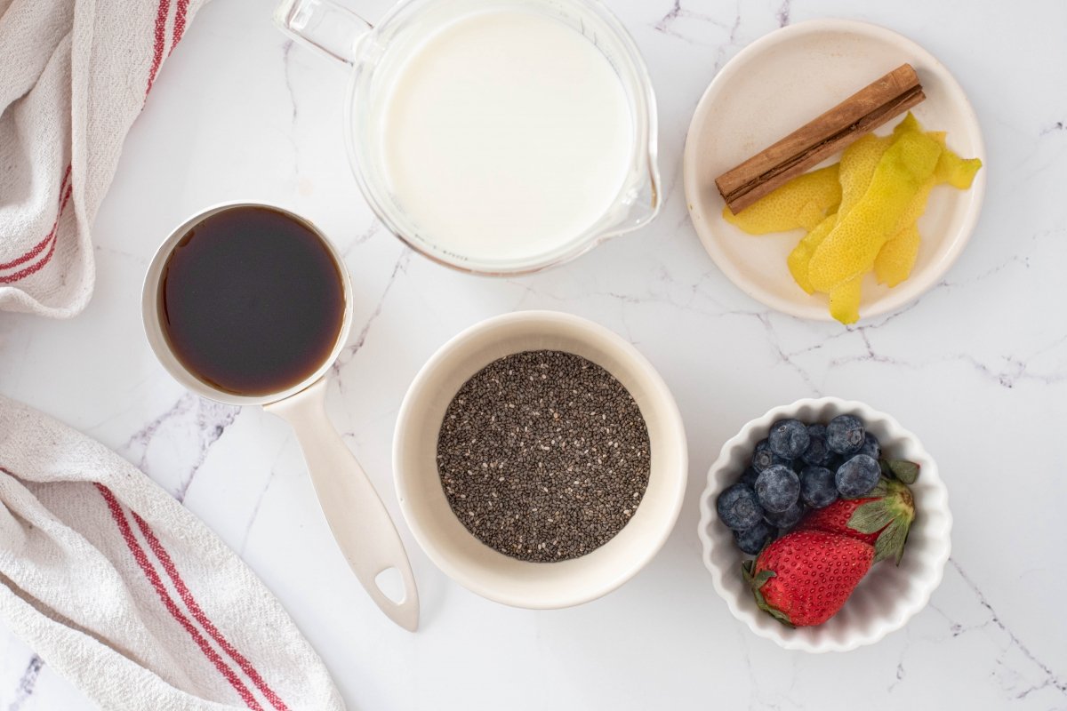 Ingredients for the chia pudding