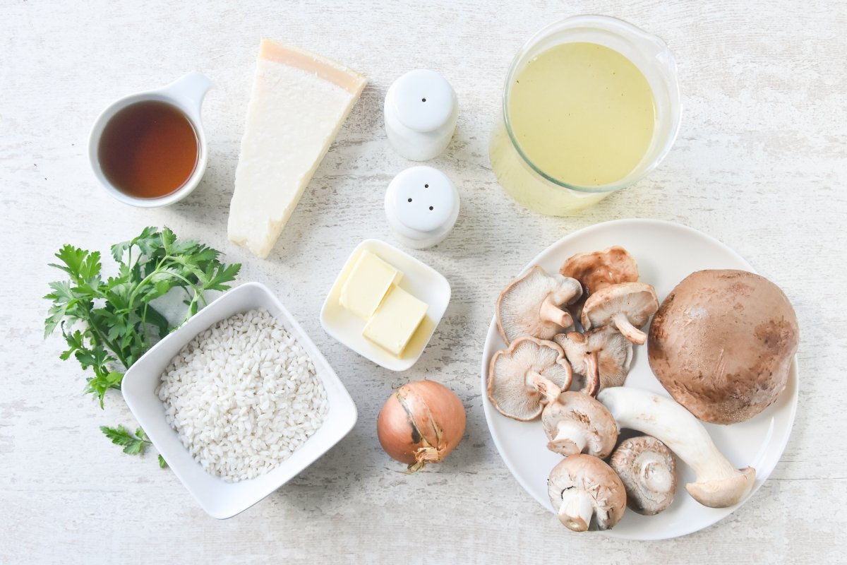 Ingredientes para el risotto de hongos