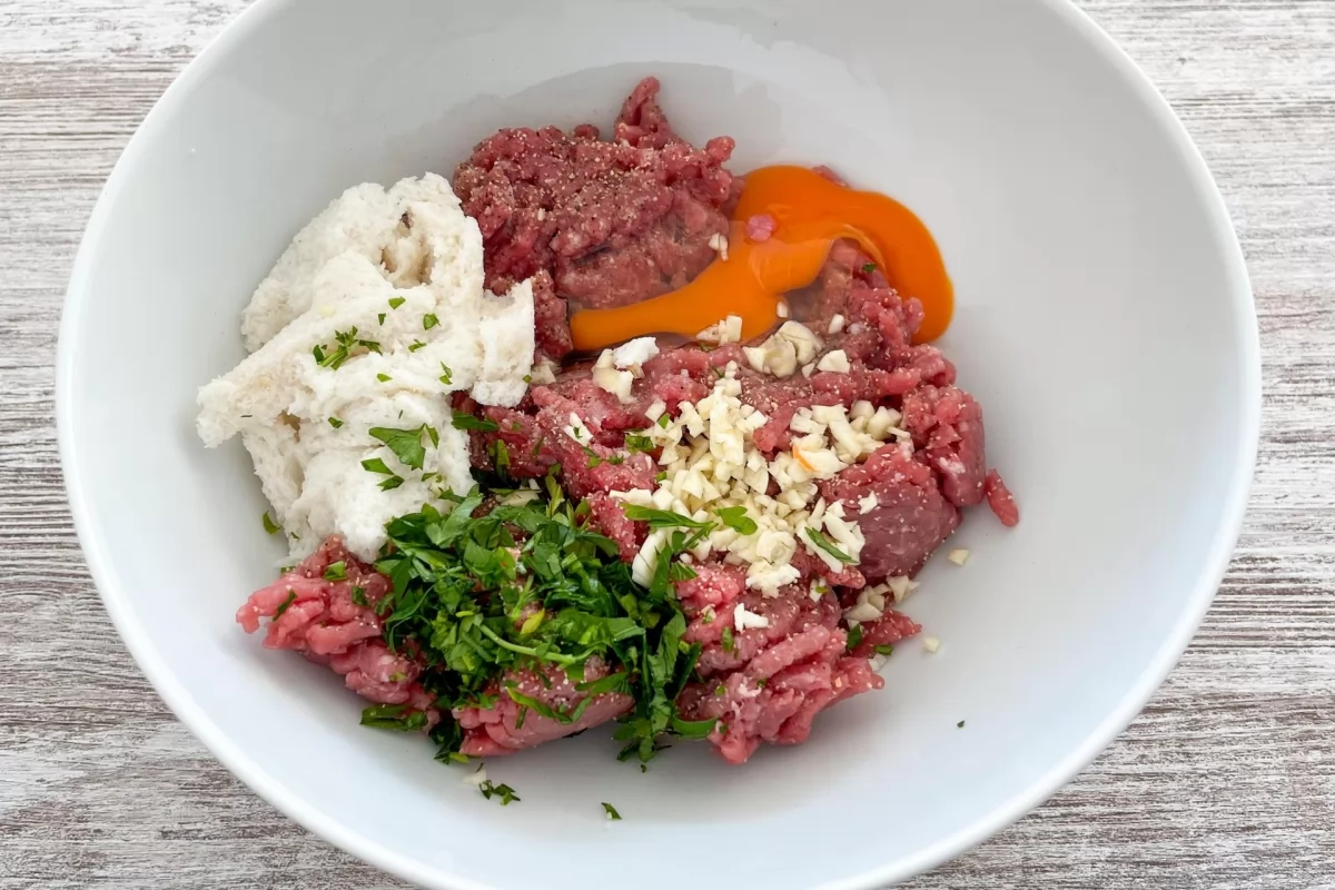 Albóndigas en salsa española al horno 4 Ingredientes para elaborar albóndigas caseras