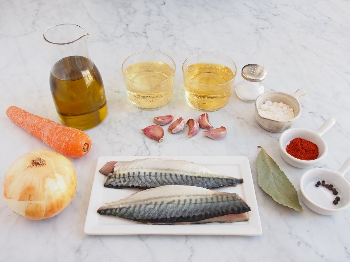 Ingredientes para elaborar caballa en escabeche