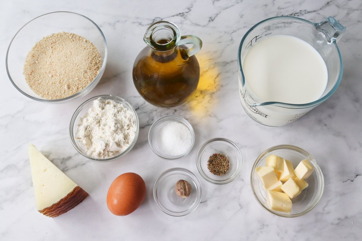 Ingredientes para elaborar croquetas de queso