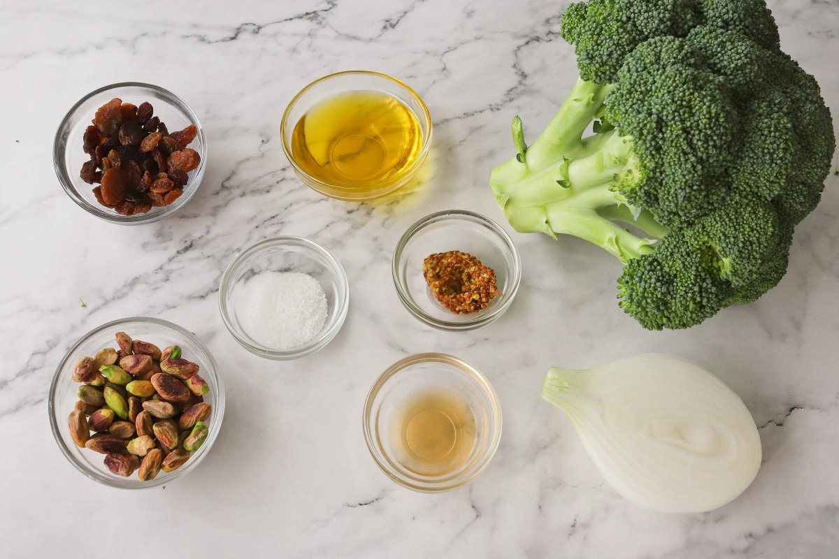 Ingredientes para elaborar ensalada de brócoli