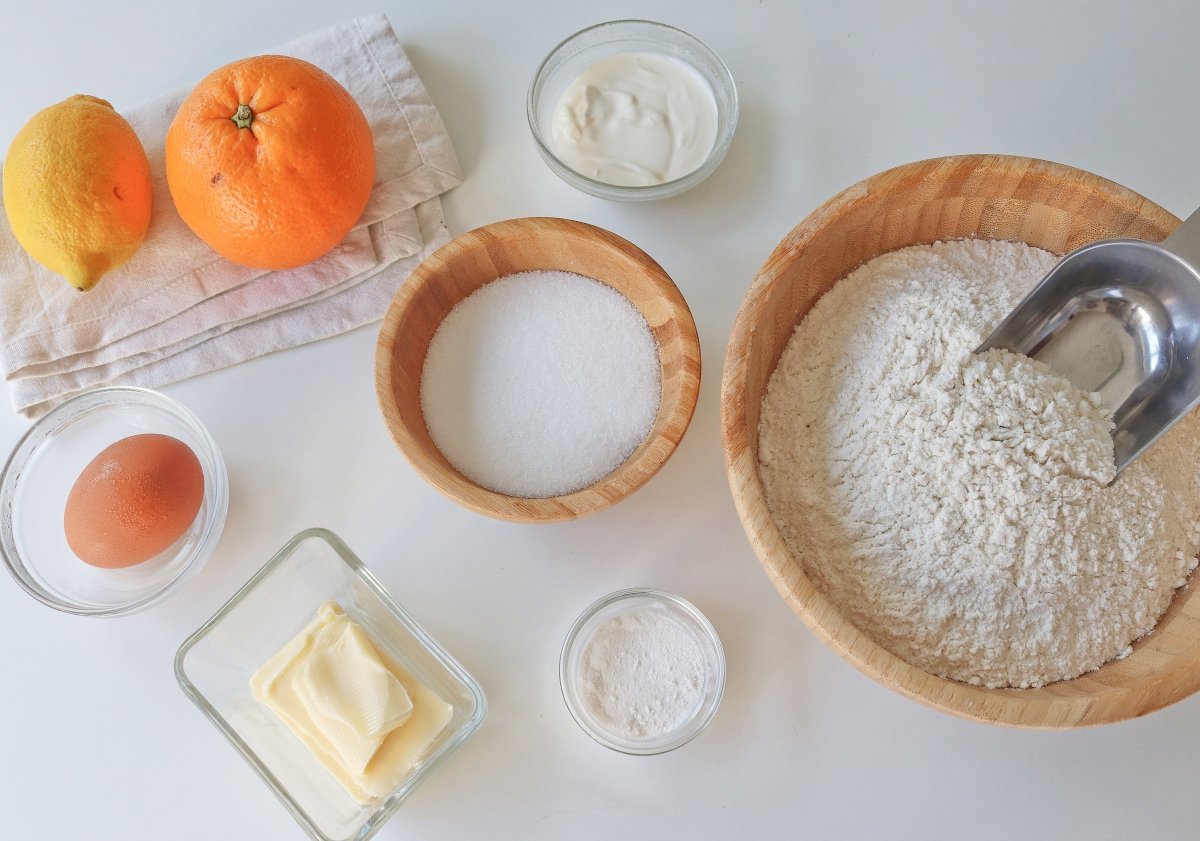 Ingredientes para elaborar las rosquillas de naranja