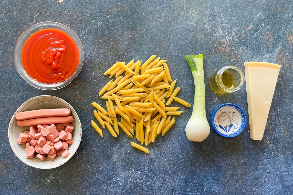 Ingredientes para elaborar macarrones con tomate
