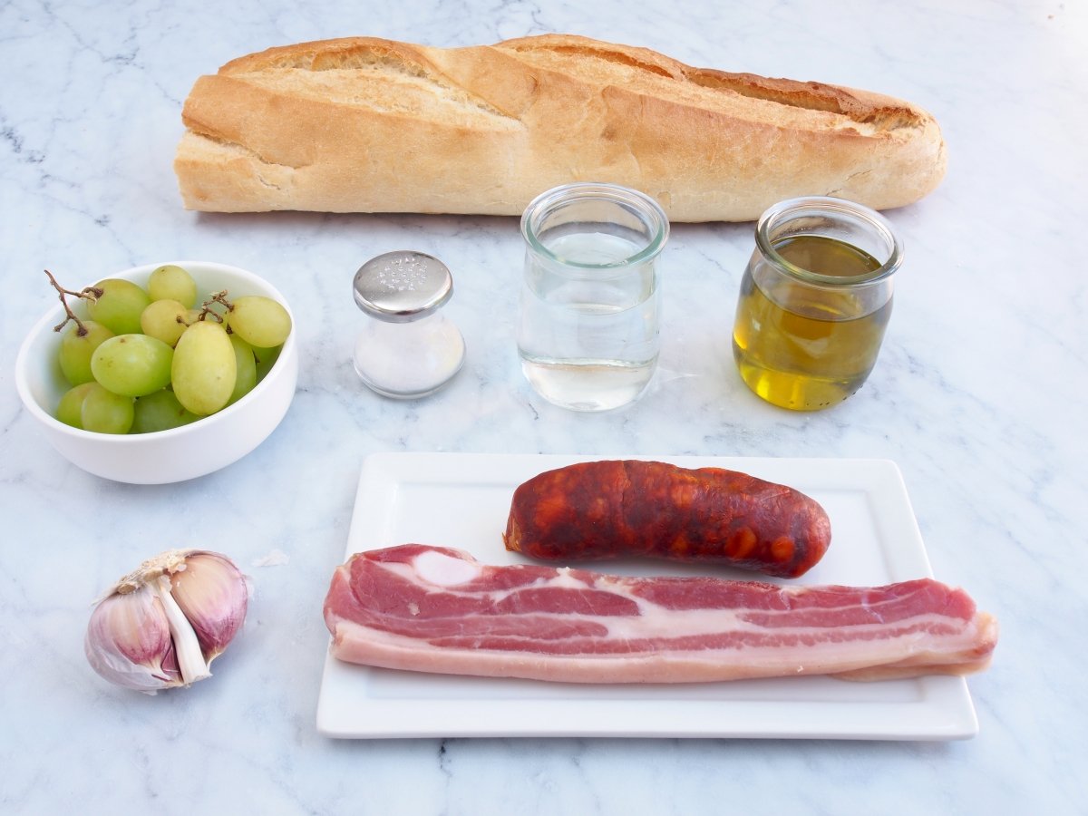 Ingredientes para elaborar migas manchegas