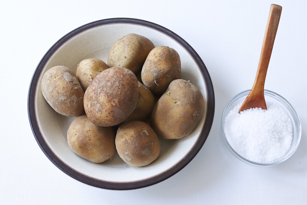 Ingredientes para elaborar papas arrugadas con mojo picón