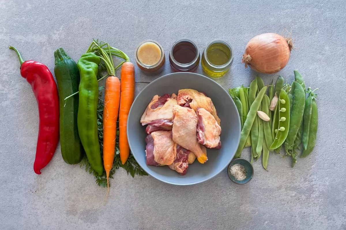 Ingredientes para elaborar pato guisado con verduras *