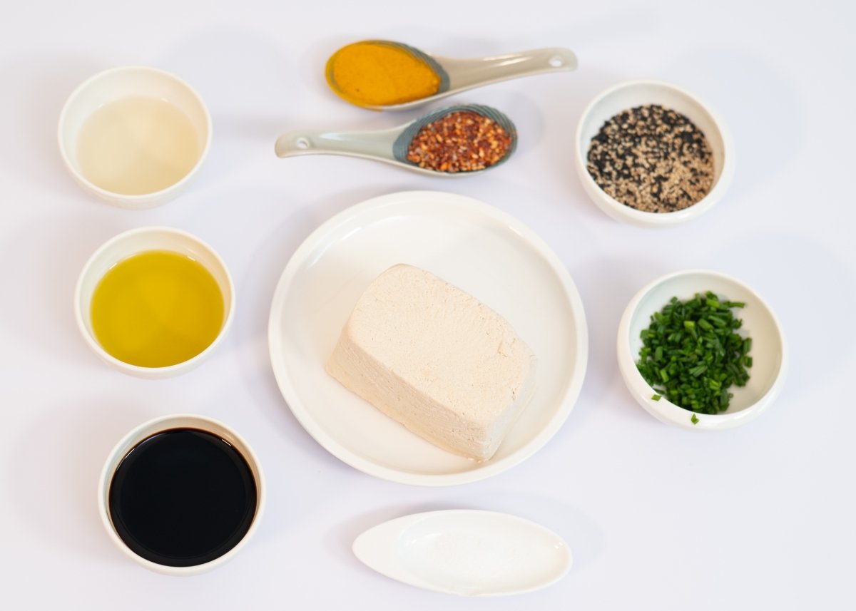 Ingredientes para elaborar tofu marinado