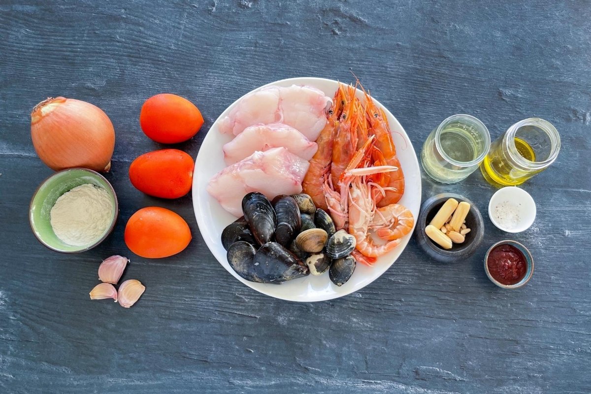 Ingredientes para elaborar zarzuela de pescado y marisco