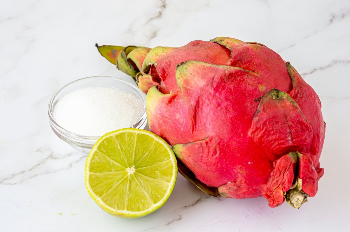 Ingredientes para hacer agua fresca de pitaya