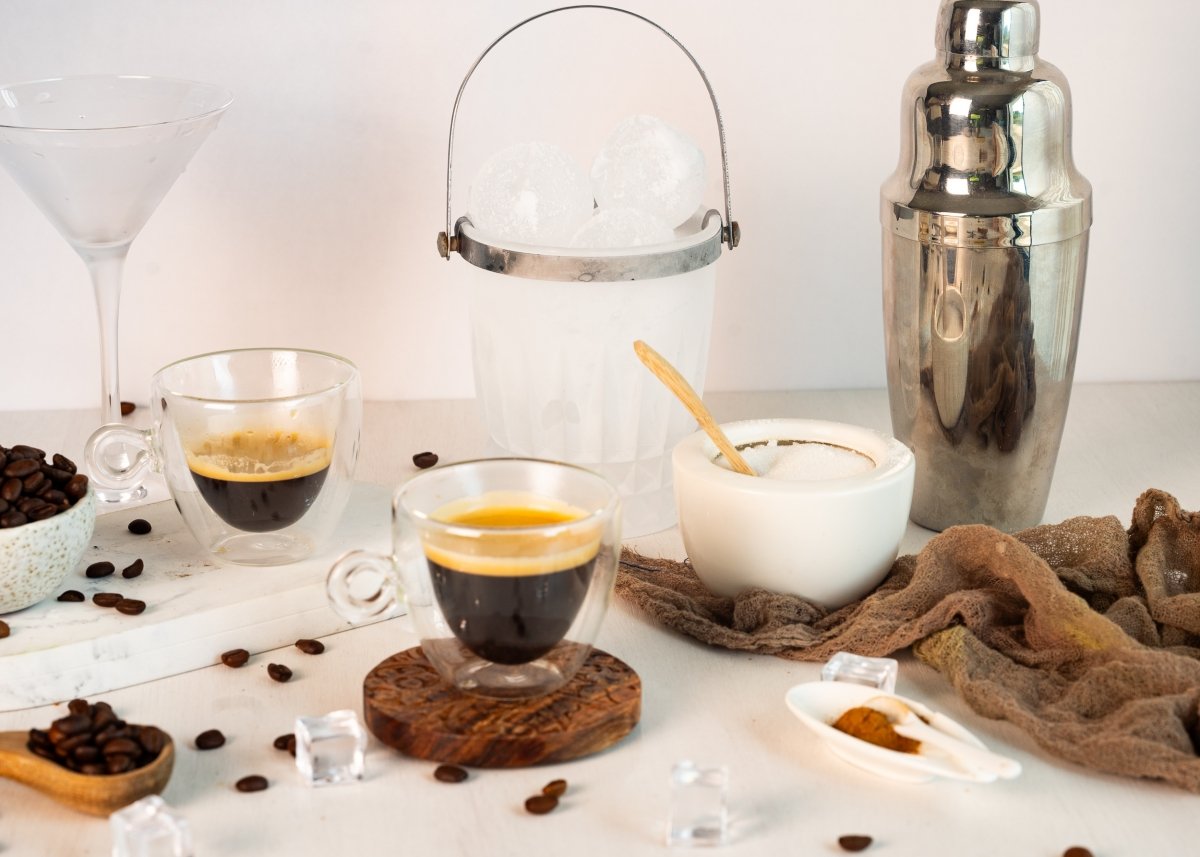 Ingredientes para hacer café shakerato