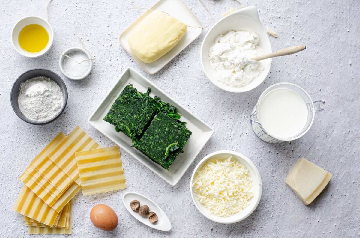 Ingredientes para hacer canelones con espinacas y queso