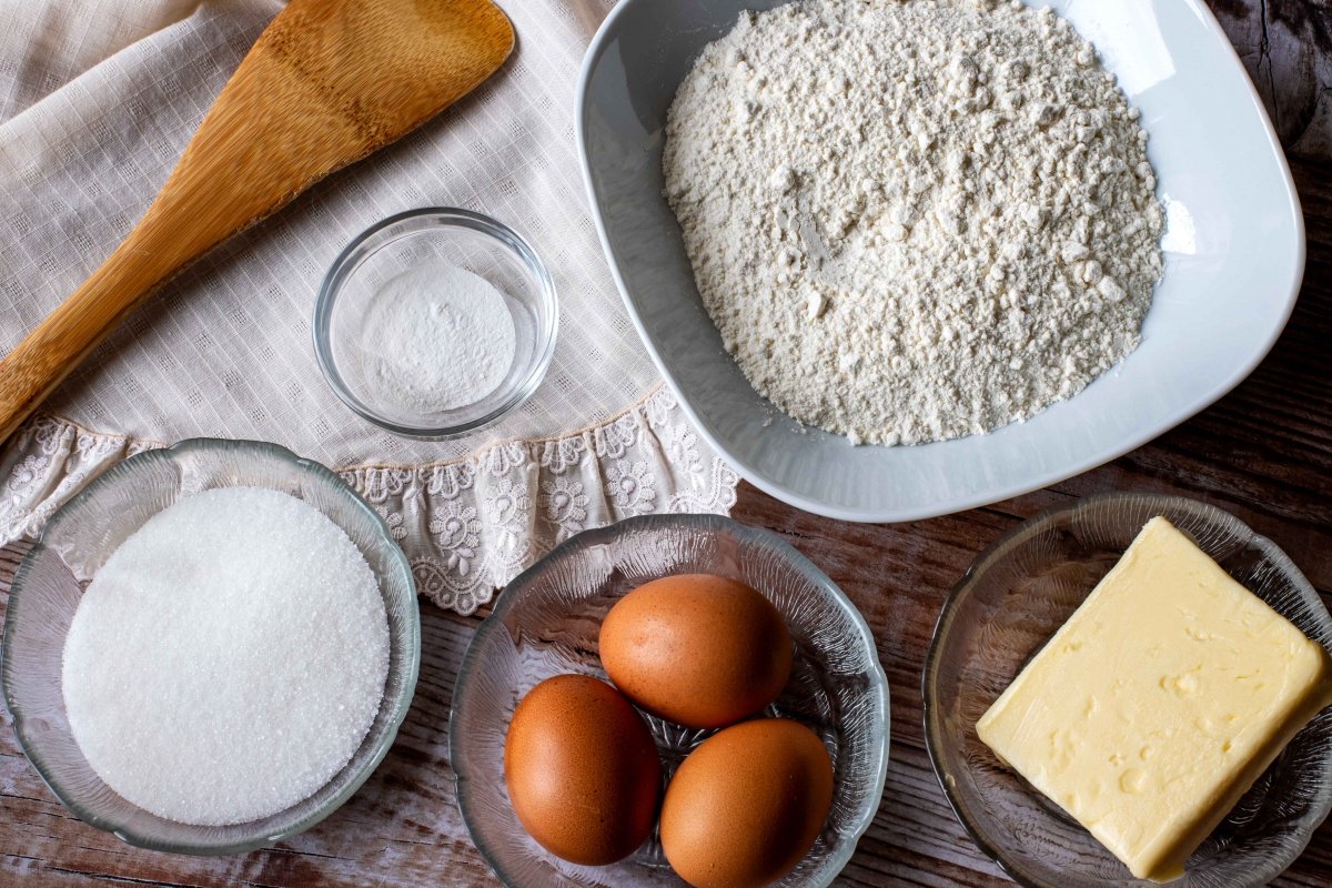 Ingredientes para hacer el bizcocho de mantequilla