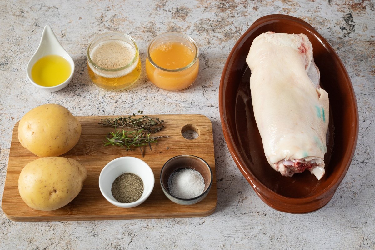 Ingredientes para hacer el codillo de cerdo al horno