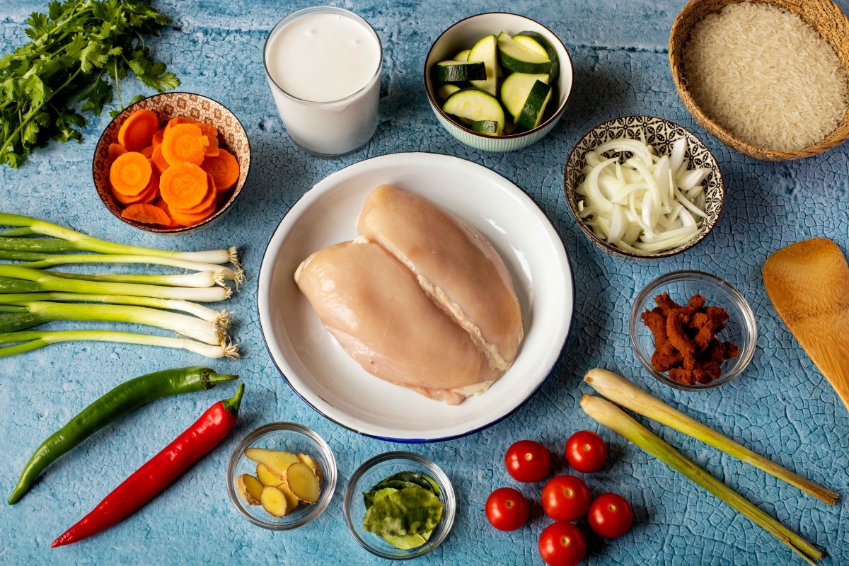 Ingredientes para hacer el pollo al curry amarillo