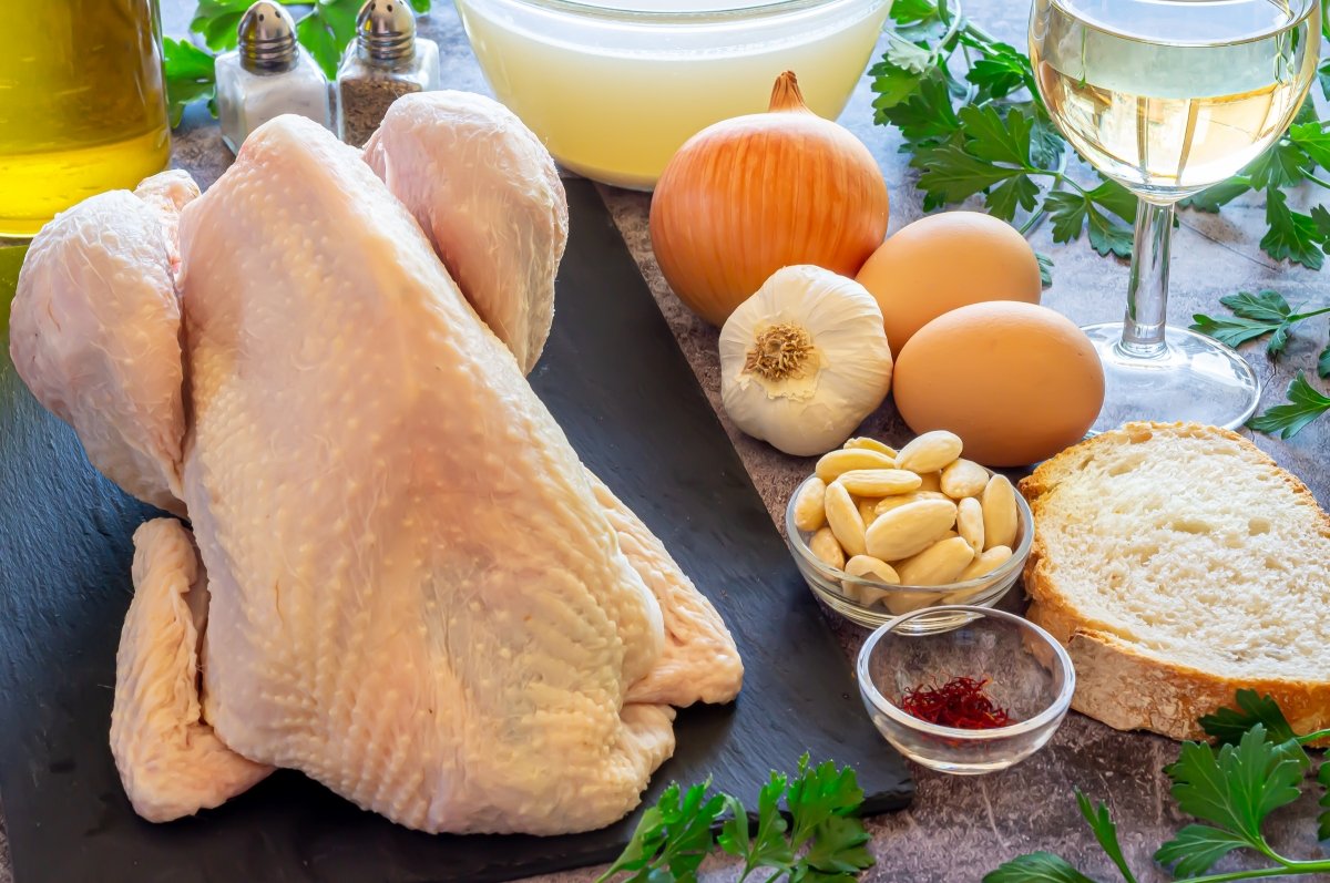 Ingredientes para hacer gallina en pepitoria