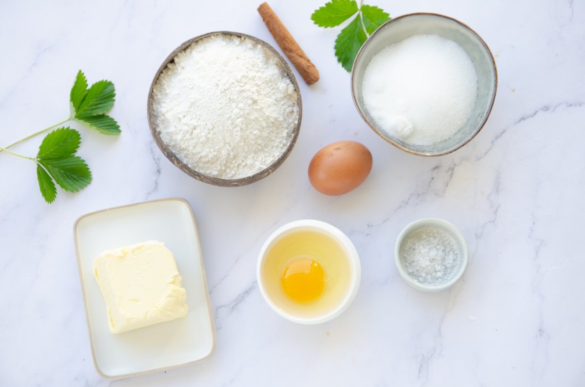 Ingredients to make cat's tongues