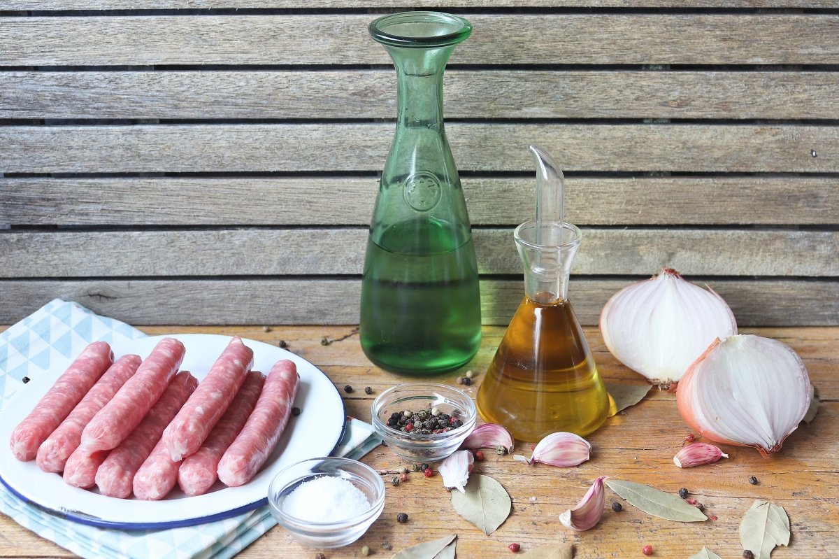 Ingredientes para hacer longanizas al vino