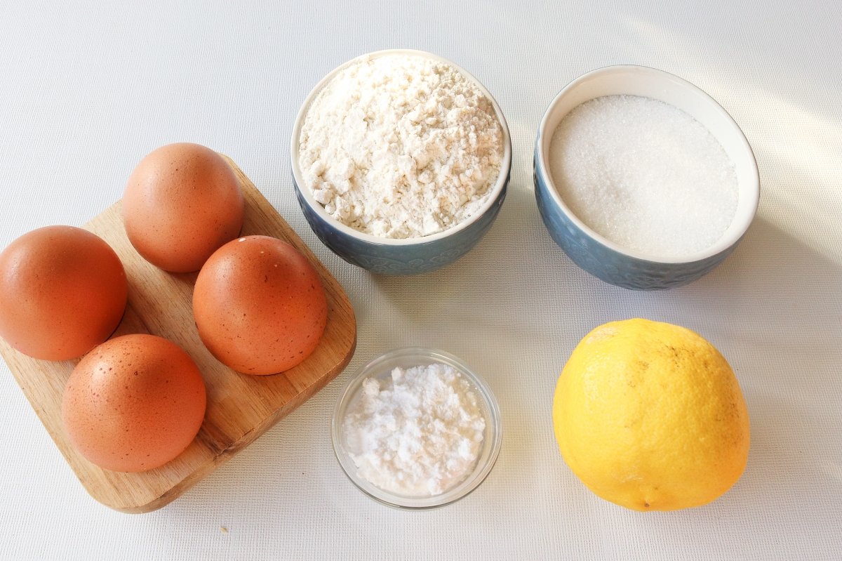 Ingredientes para hacer los bizcochos de soletilla