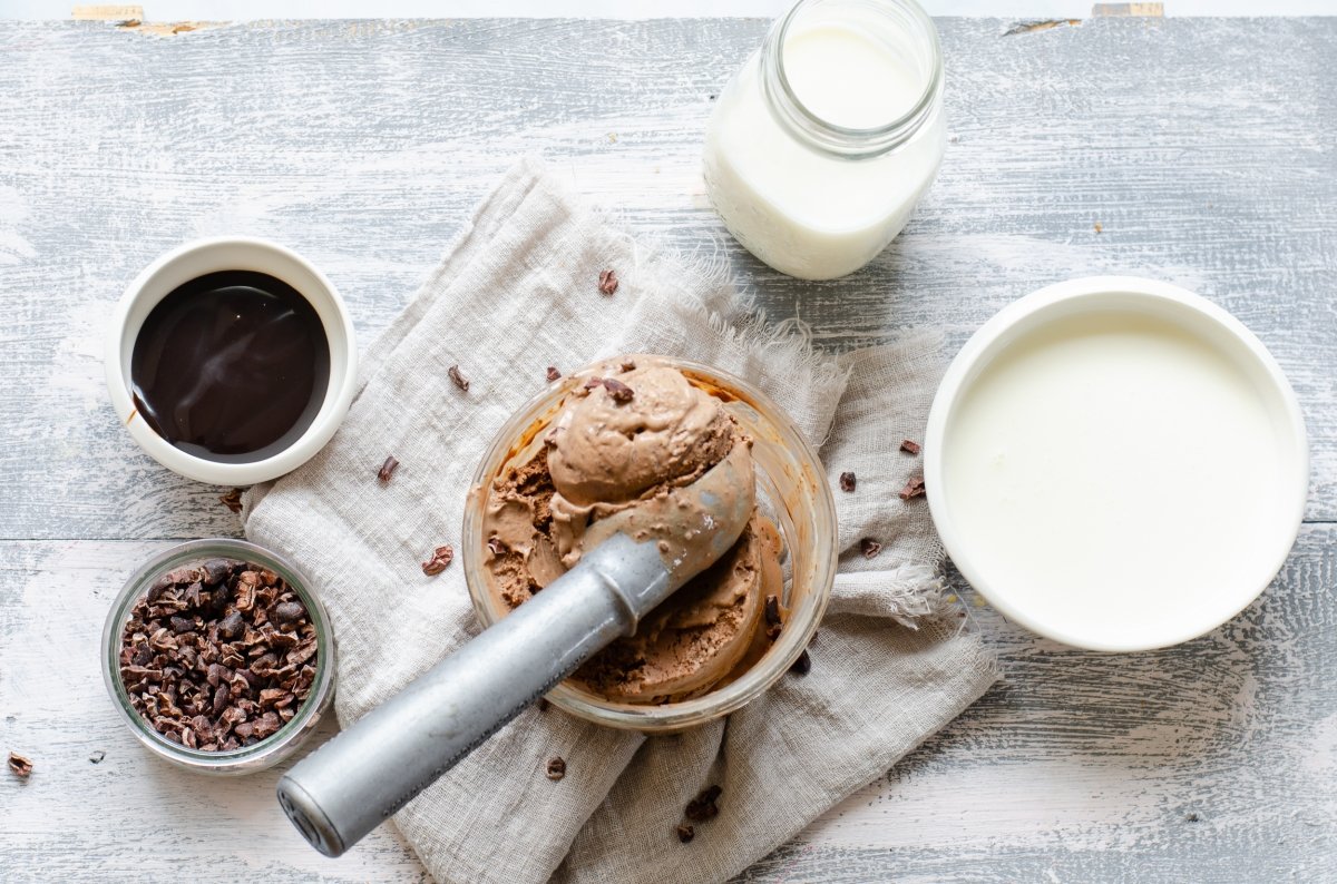Ingredientes para hacer milkshake de chocolate