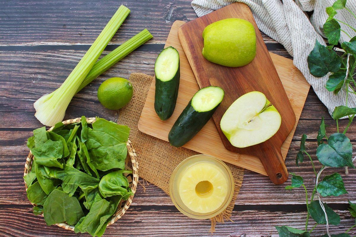 Ingredients to make a green juice