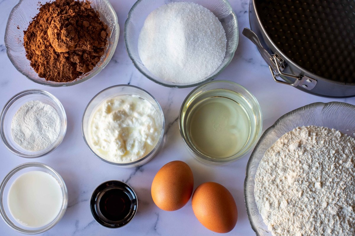 Ingredientes para la masa del bizcocho para la tarta de cumpleaños