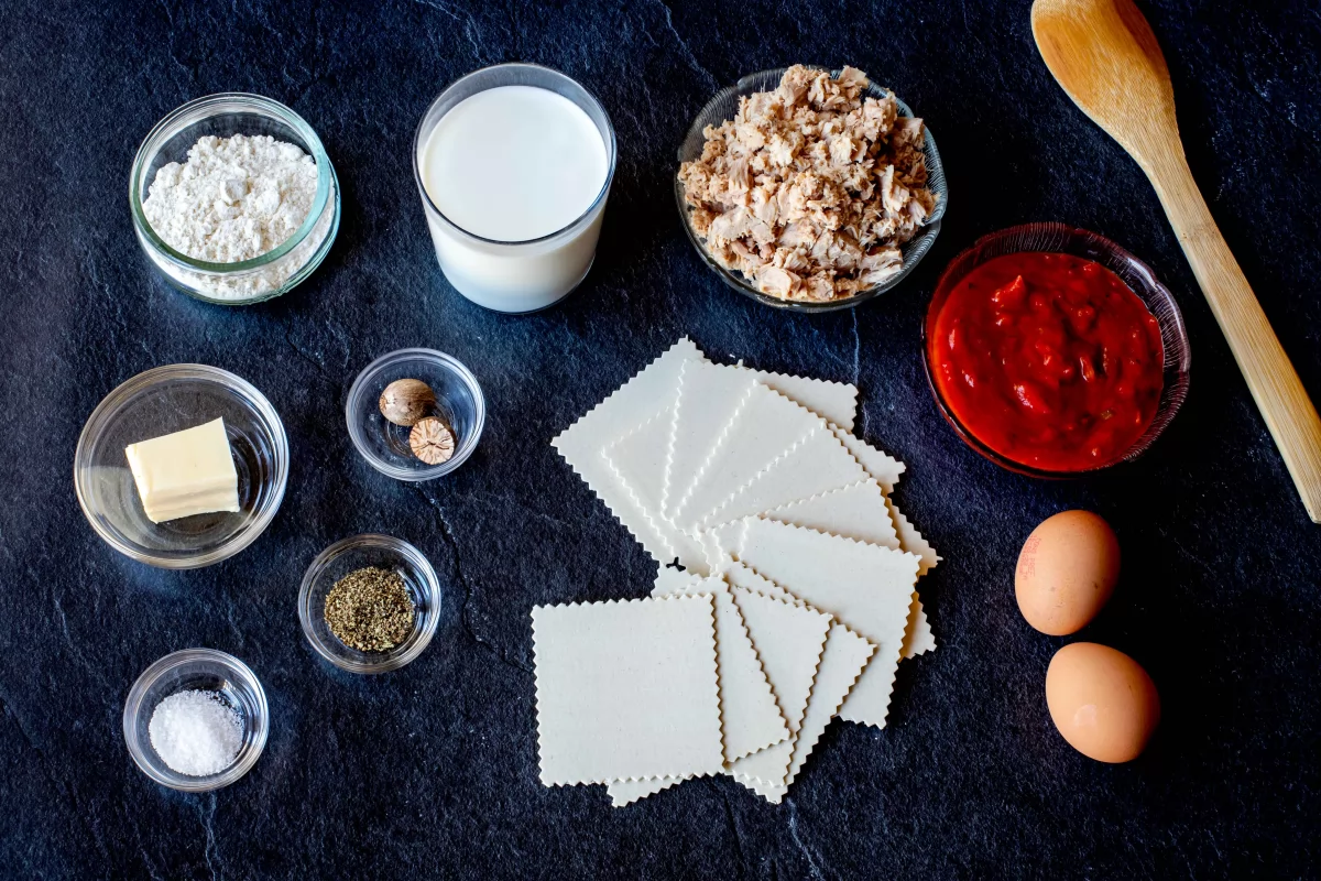 Canelones de atún con tomate y huevo 1 Ingredientes para los canelones de atún con tomate y huevo *
