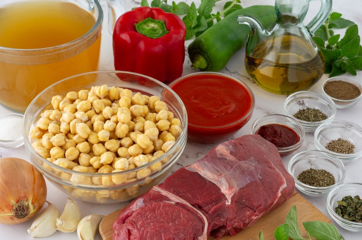 Ingredientes para los garbanzos estilo turco
