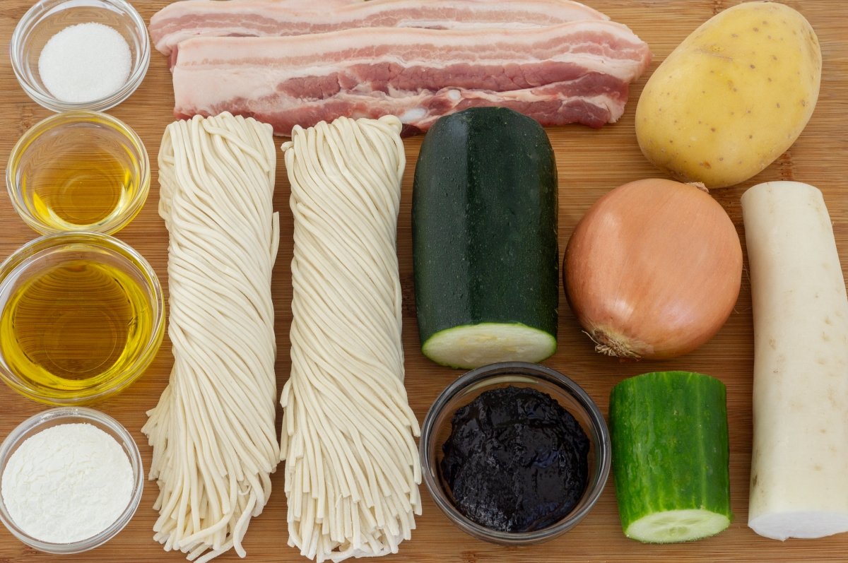 Ingredientes para los jajangmyeon