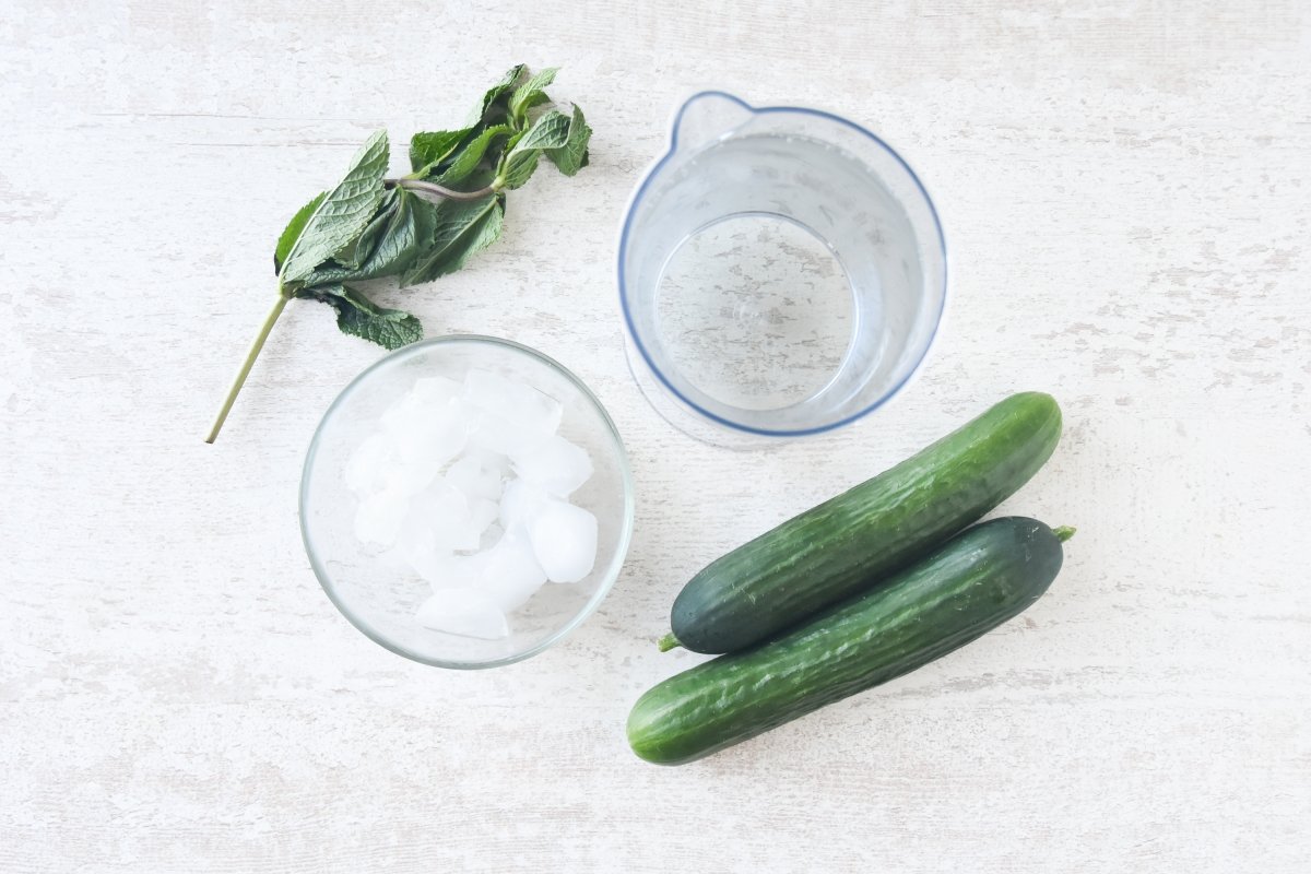 Ingredientes para preparar agua de pepino
