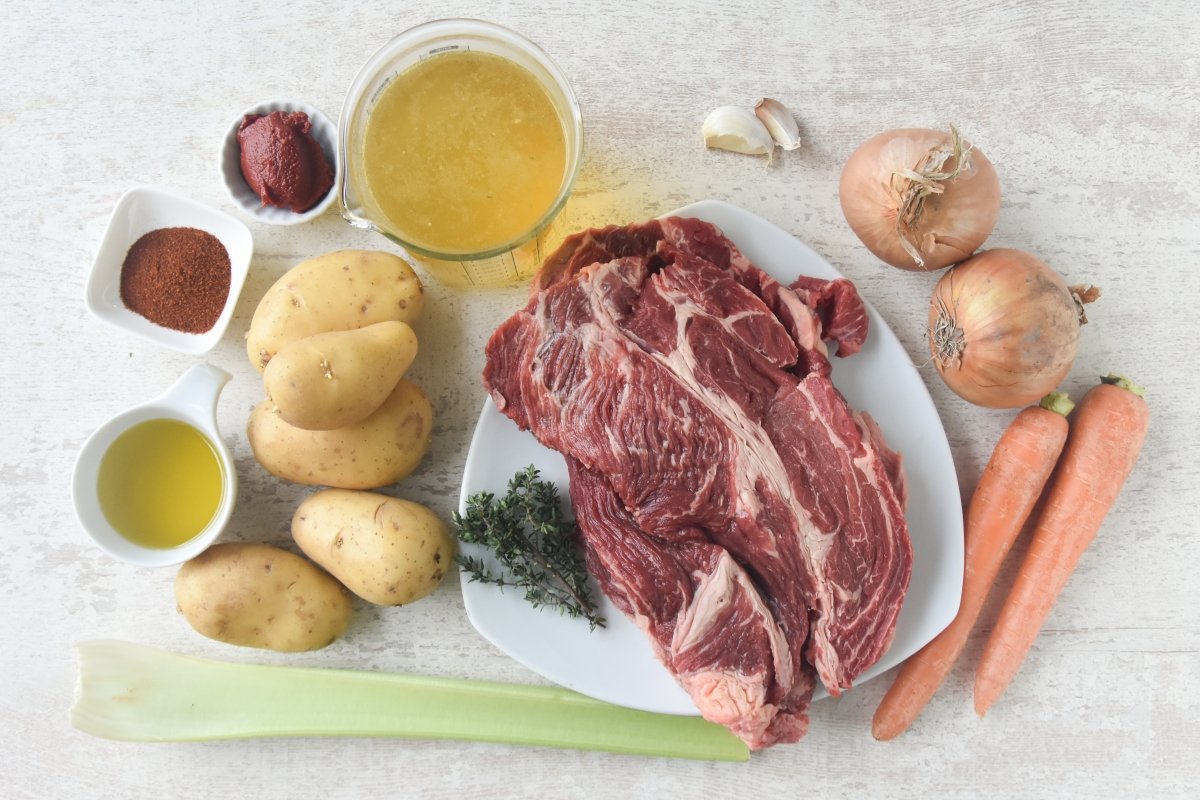 Ingredientes para preparar carne guisada con patatas
