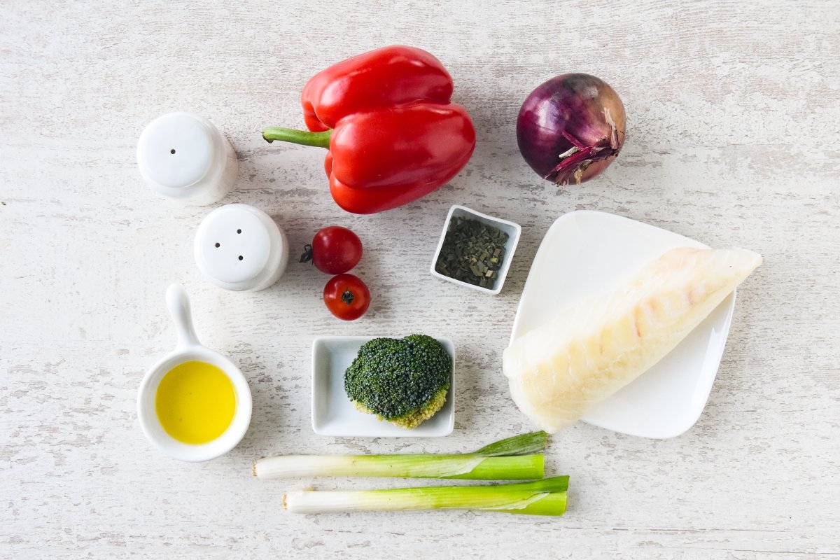 Ingredientes para preparar el bacalao en papillote