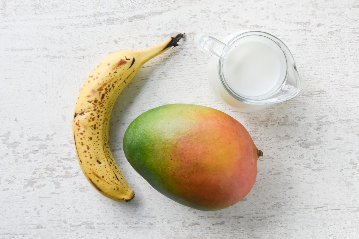 Ingredientes para preparar el batido de mango