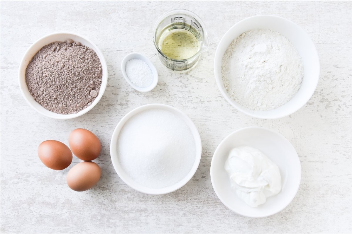 Ingredientes para preparar el bizcocho de ColaCao