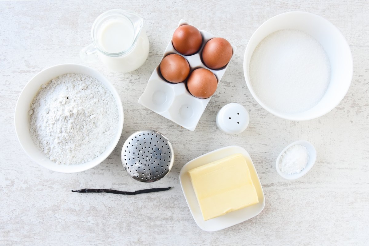 Ingredientes para preparar el bizcocho de leche caliente
