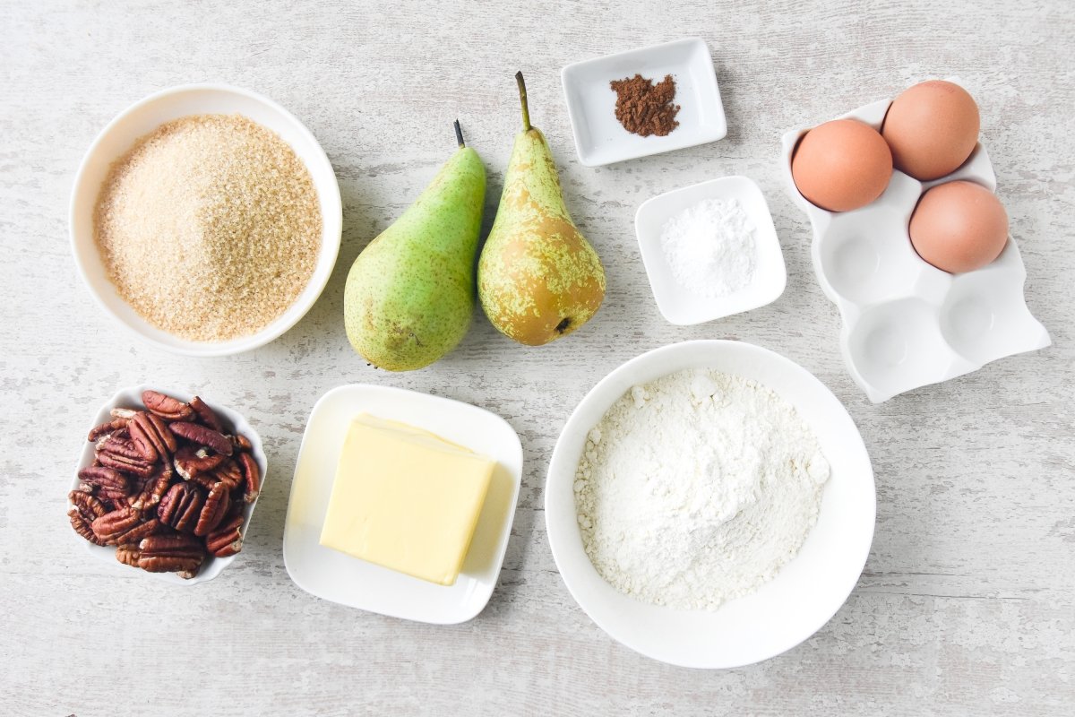 Ingredientes para preparar el bizcocho de pera con canela y nueces