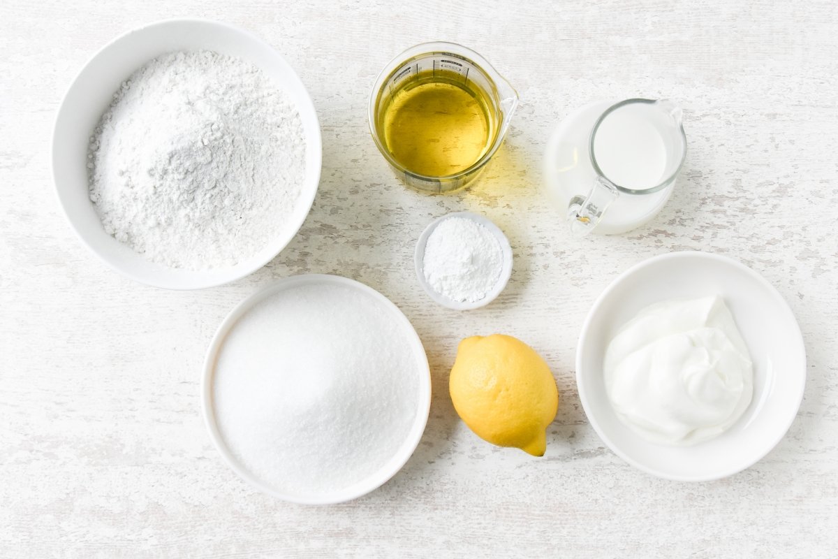 Ingredientes para preparar el bizcocho de yogur sin huevo